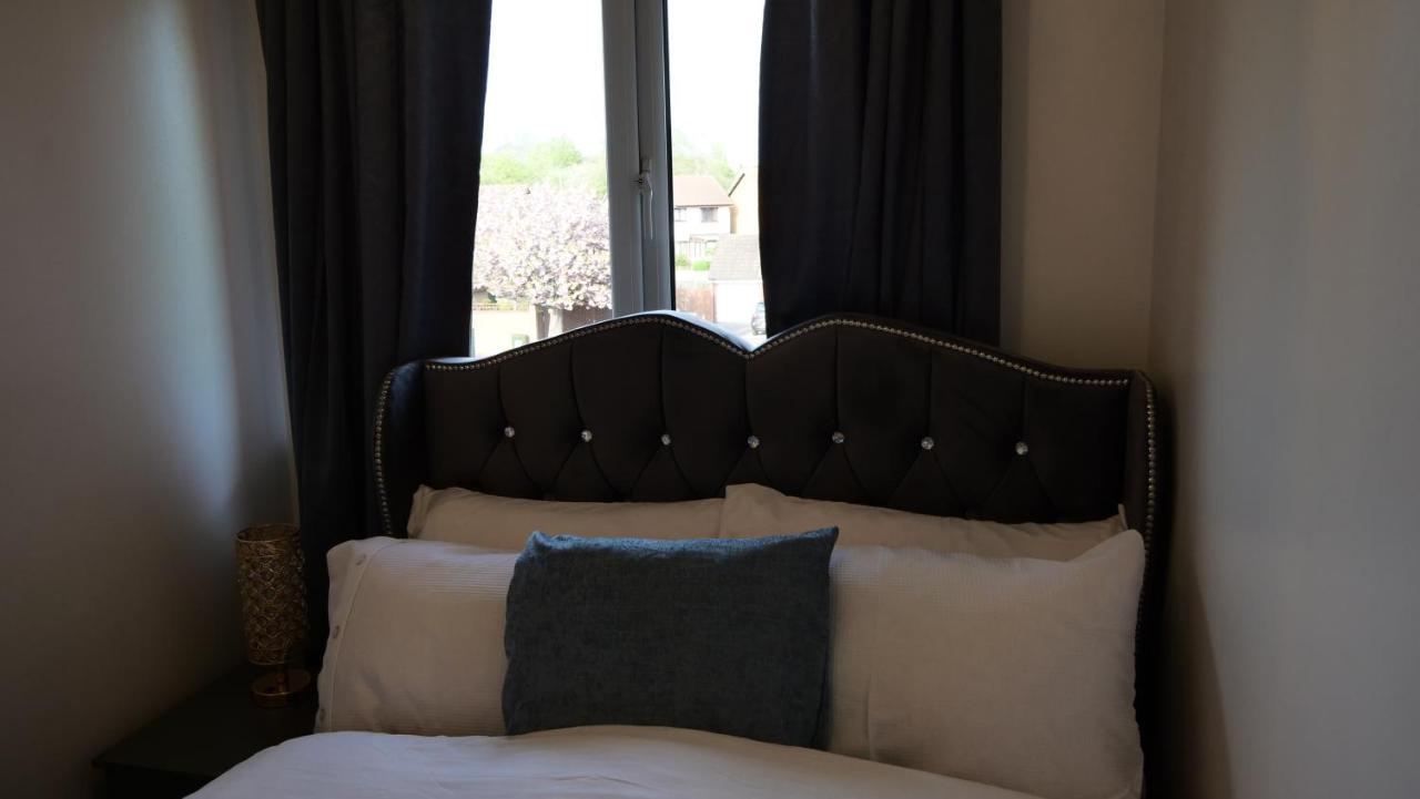 Milton Keynes Luxury Short Stay House With Wifi And Free Parking Wolverton  Exterior foto