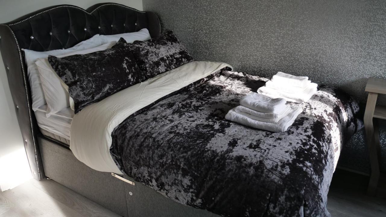 Milton Keynes Luxury Short Stay House With Wifi And Free Parking Wolverton  Exterior foto