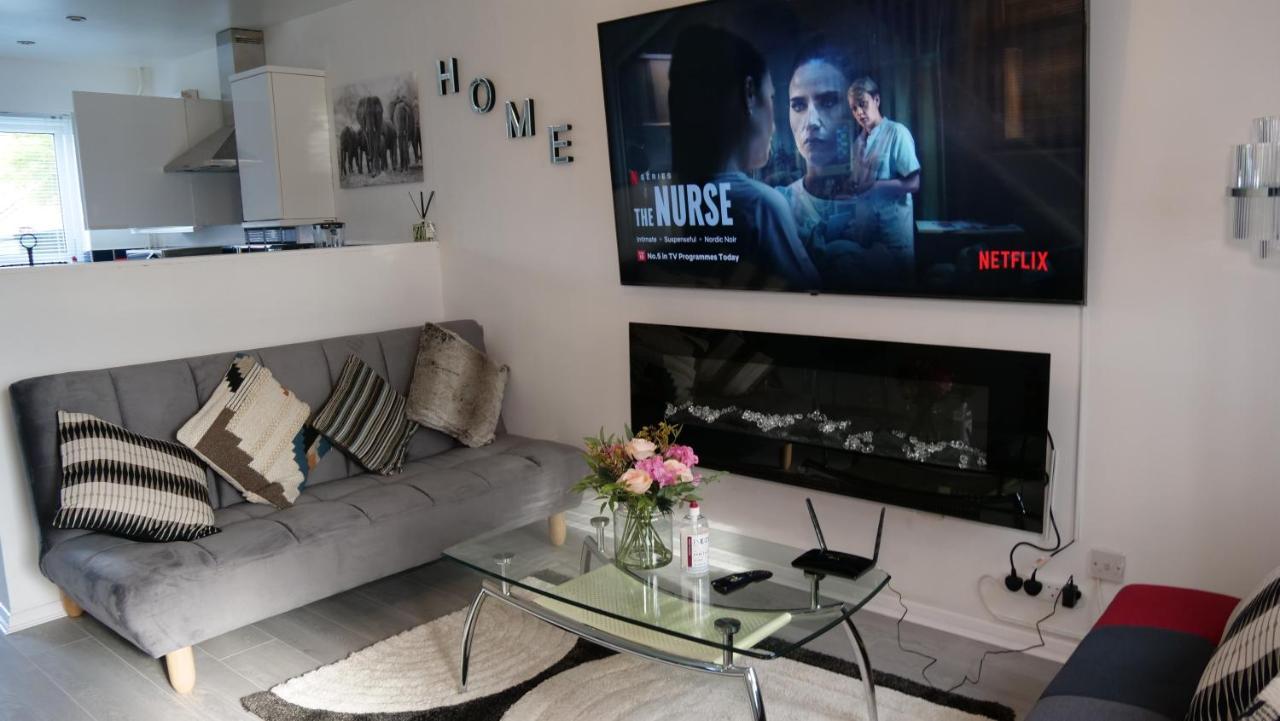 Milton Keynes Luxury Short Stay House With Wifi And Free Parking Wolverton  Exterior foto