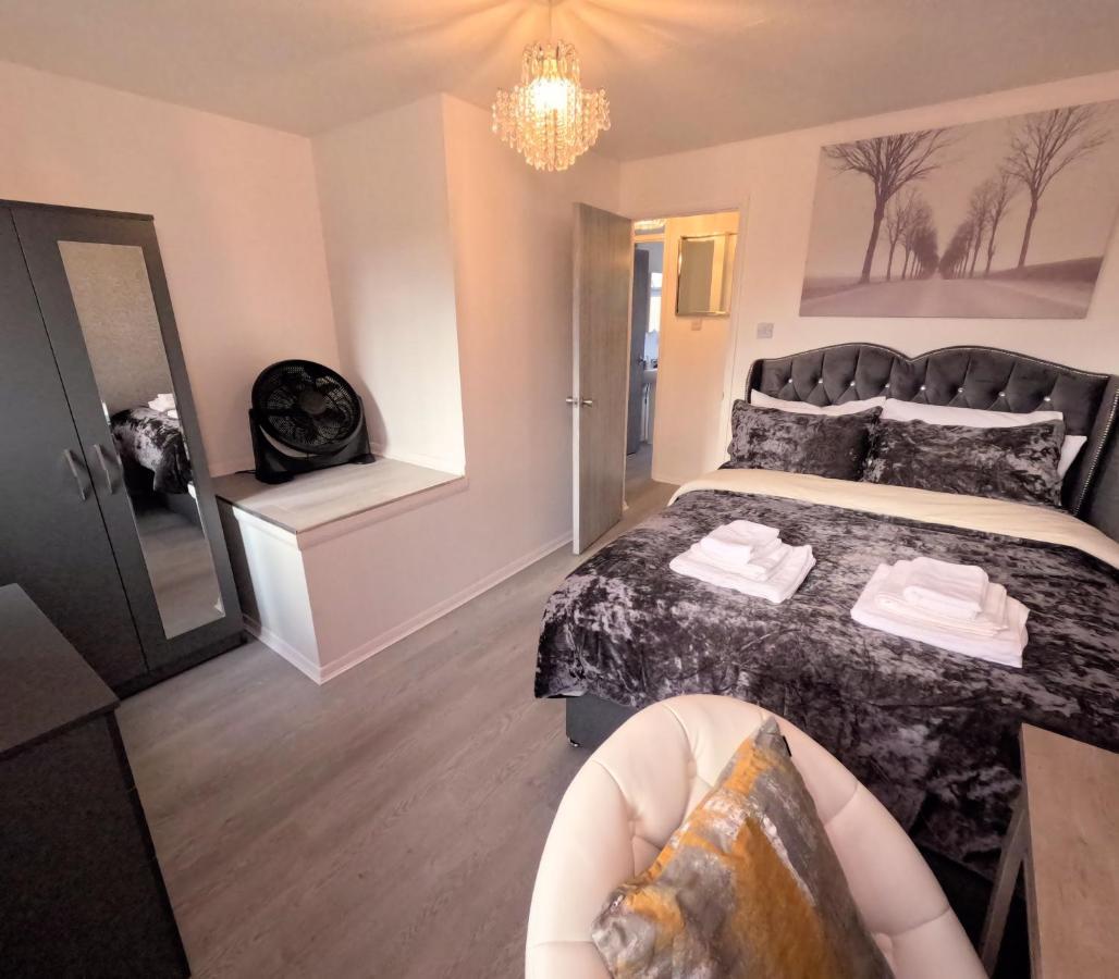 Milton Keynes Luxury Short Stay House With Wifi And Free Parking Wolverton  Exterior foto