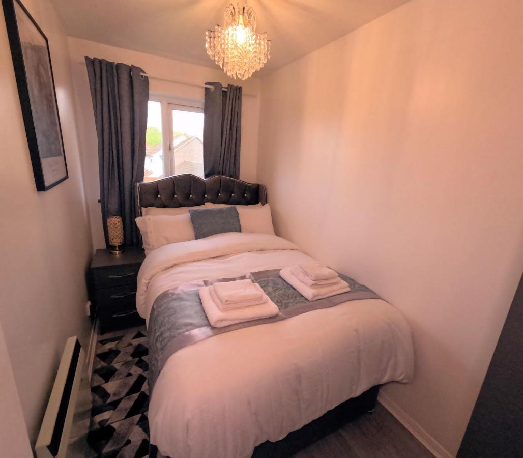Milton Keynes Luxury Short Stay House With Wifi And Free Parking Wolverton  Exterior foto